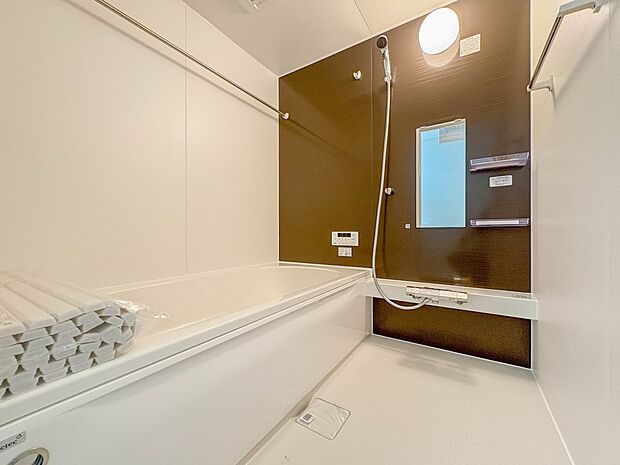 2号棟【浴室】一日の疲れを癒してくれるお風呂空間。使いやすさと上質な質感を両立して、単なる習慣から特別な時間に変わるはず。