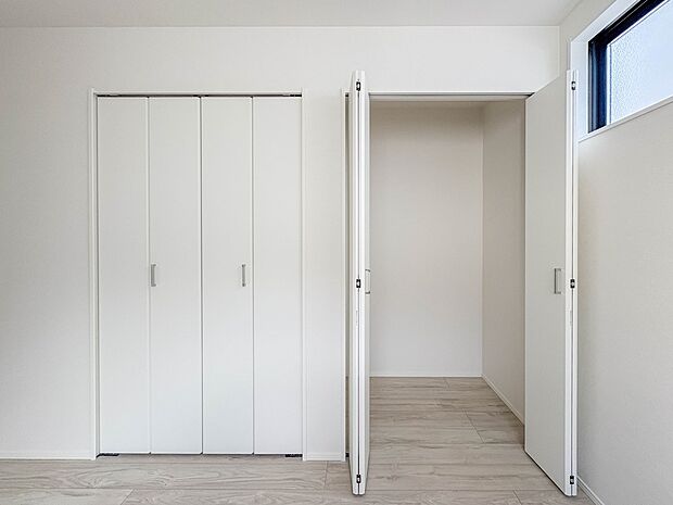 2号棟【収納】限られたスペースを有効に活用できる壁面クローゼット。