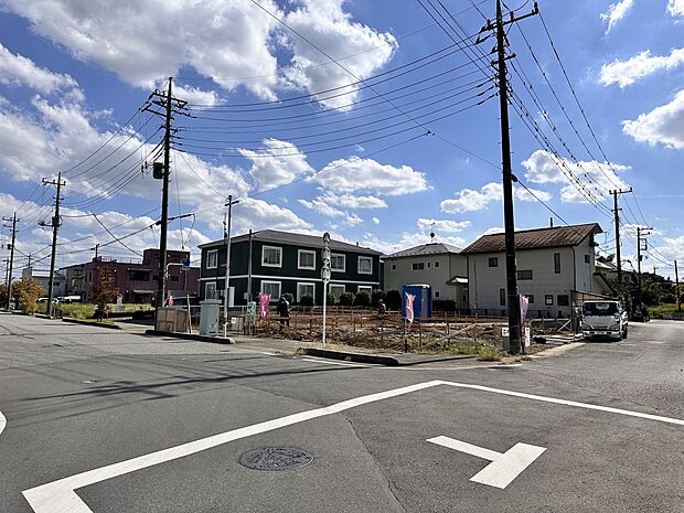 【現地・外観】住む人を映し出す洗練された佇まいは、いつまでも輝き続けながらいつしか街の風景に溶け込んでいきます。