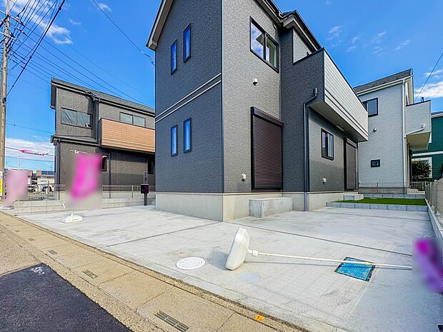 【駐車場】毎日の生活にマイカーが必須という方は、購入を検討する際、駐車場があることは大事な条件です。毎日の通勤や家族の送迎、買い物やお出かけなどクルマのある暮らしを満喫したい方は要チェック。…