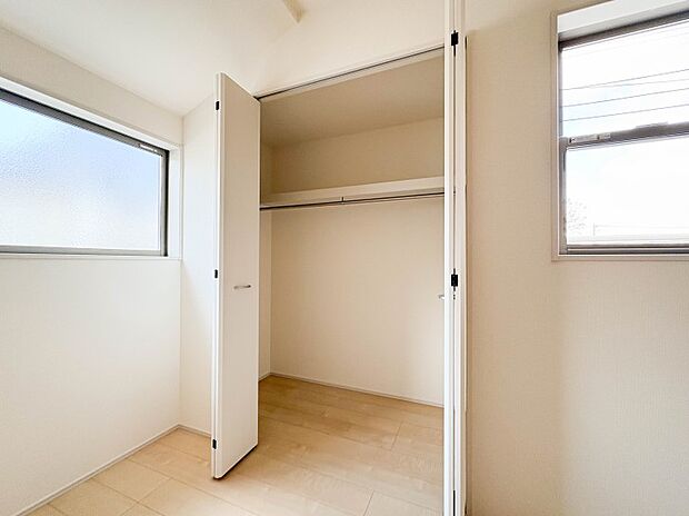 【収納】各部屋を最大限に広く使って頂ける様、全居住スペースに収納付。プライベートルームはゆったりと快適に。