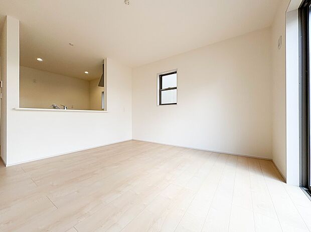 【ダイニングキッチン】会話でホッとコミュニケーションできるリビング。料理でホッとハピネスになるキッチンなど。人をホッとさせる最新設備・仕様を採用しています。