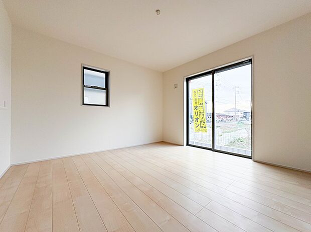 【ダイニング】ダイニングテーブルを置いても十分な広さが確保されています。