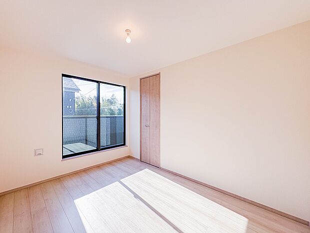 【洋室6帖】充実した生活は伸びやかな居室空間から始まります。快適に・伸びやかに。心の潤いを求める方々へ。