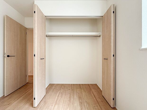 1号棟【収納】各部屋を最大限に広く使って頂ける様、全居住スペースに収納付。プライベートルームはゆったりと快適に。