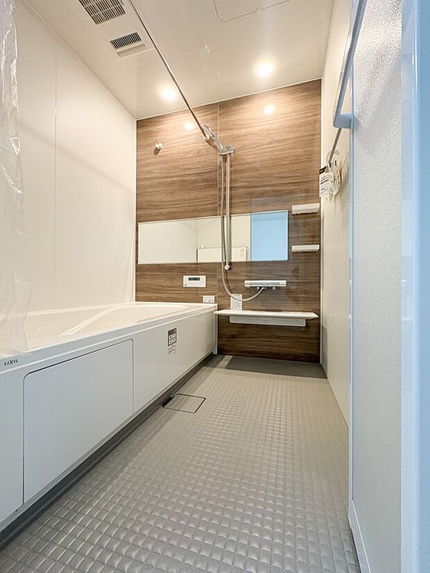 【浴室】一日の疲れを癒してくれるお風呂空間。使いやすさと上質な質感を両立して、単なる習慣から特別な時間に変わるはず。