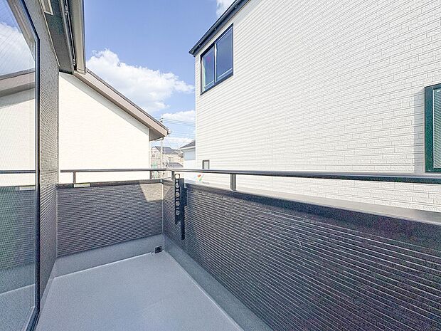 1号棟【バルコニー】バルコニーから差し込む陽光・通風は、住環境・快適性と共に有り続ける貴重な「財産」です。