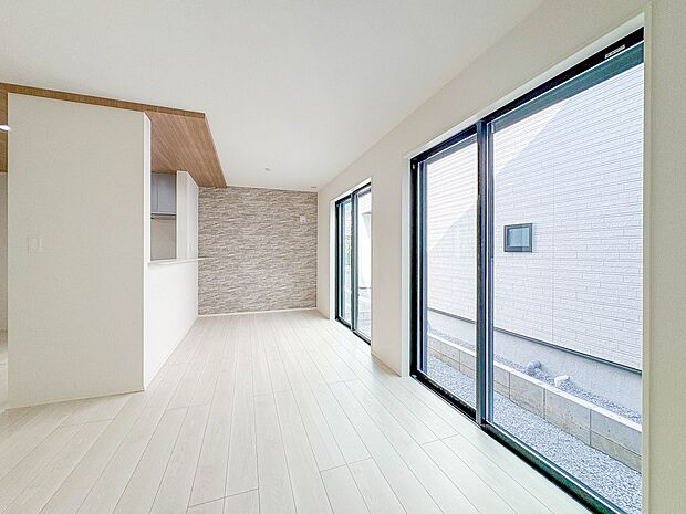 1号棟【16.37帖＋南庭】忙しい朝でも家族揃って食事をしたいゆとりあるダイニングスペース。