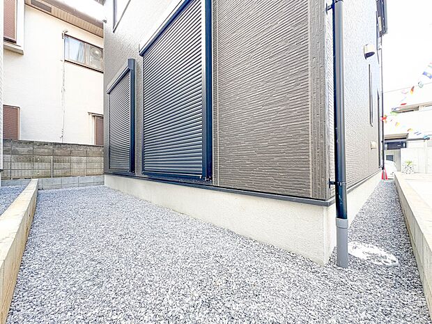 1号棟【庭】プランター等をおいてガーデニングが楽しめます。