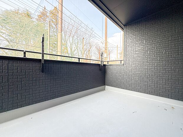 【バルコニー】バルコニーから差し込む陽光・通風は、住環境・快適性と共に有り続ける貴重な「財産」です。