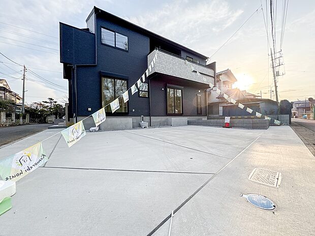 【駐車場】毎日の生活にマイカーが必須という方は、購入を検討する際、駐車場があることは大事な条件です。毎日の通勤や家族の送迎、買い物やお出かけなどクルマのある暮らしを満喫したい方は要チェック。…