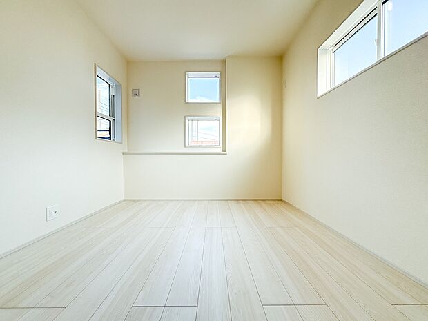 【洋室5帖】部屋の快適性を追求していくと、内装はシンプルになります。そしてポイント、ポイントにアクセントをつけて、リズムをつくる。シンプルな内装とは、リズミカルな内装と気づきます。