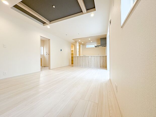 【LDK16帖】料理をしながら、後片付けをしながら二人で会話を楽しみたい空間。