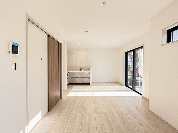 インテリアショップで見掛けた「あの家具」も置ける、ゆったりとした空間。時に広さが上質な寛ぎの時間になる事も。