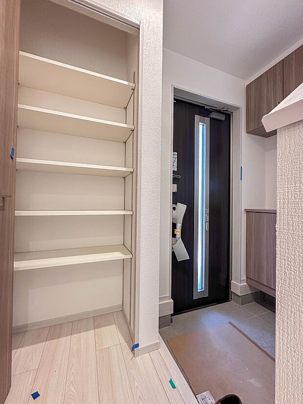 【収納】各部屋を最大限に広く使って頂ける様、全居住スペースに収納付。プライベートルームはゆったりと快適に。