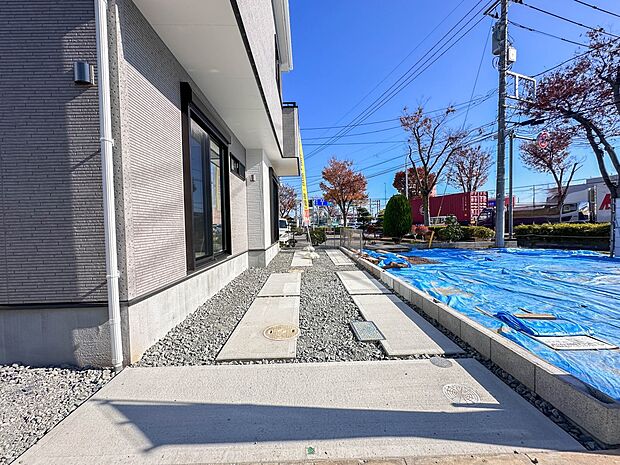 【駐車場】毎日の生活にマイカーが必須という方は、購入を検討する際、駐車場があることは大事な条件です。毎日の通勤や家族の送迎、買い物やお出かけなどクルマのある暮らしを満喫したい方は要チェック。…