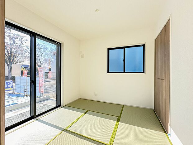 和室を上手に活用すると暮らし方の幅が広がります。例えば普段は開け放して、子供の小さいうちはお昼寝や遊びのスペースに。畳はソフトなので転んでもケガをしにくく安心です。