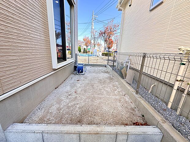 【庭】プランター等をおいてガーデニングが楽しめます。