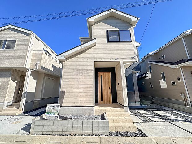 【外観】家族の温かさと陽光の暖かさ、楽しい毎日と明るい未来を予感させる「空間が織り成すひとつ先の住み心地」を演出します。