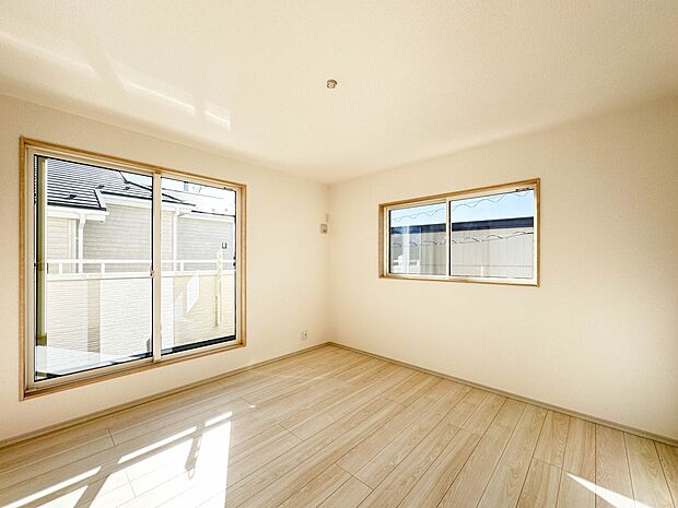 シンプルな内装はおしゃれのポイントです。シンプルは華美より飽きがこないからです。色や模様でおしゃれ感をだす。それがシンプルイズビューティーです。