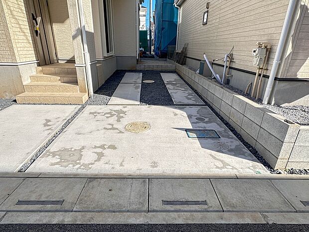 【駐車場】毎日の生活にマイカーが必須という方は、購入を検討する際、駐車場があることは大事な条件です。毎日の通勤や家族の送迎、買い物やお出かけなどクルマのある暮らしを満喫したい方は要チェック。…