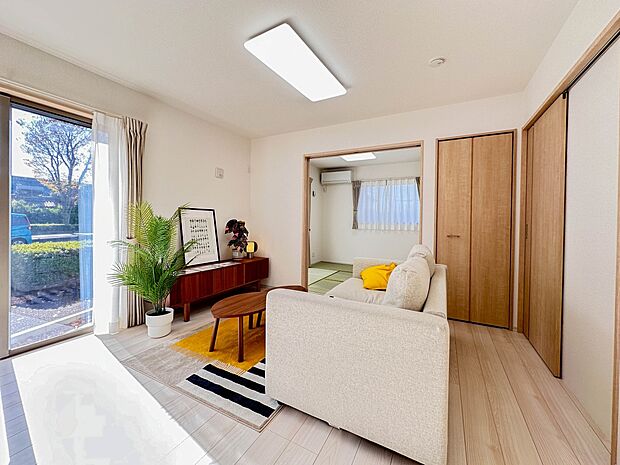 インテリアショップで見掛けた「あの家具」も置ける、ゆったりとした空間。時に広さが上質な寛ぎの時間になる事も。