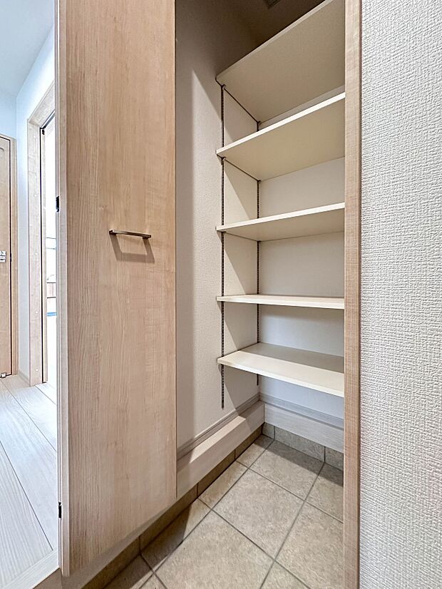 【収納】各部屋を最大限に広く使って頂ける様、全居住スペースに収納付。プライベートルームはゆったりと快適に。