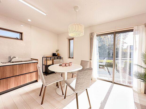 【Living-dining-リビングダイニング】流行に左右されず、将来にわたって価値が継続する「上質」な佇まい。