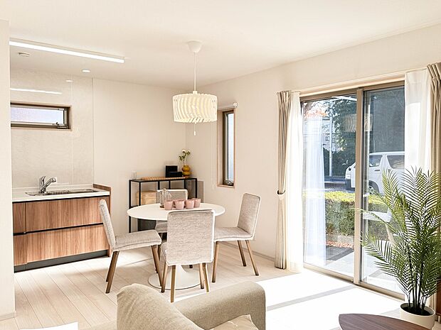 【Dining】ダイニングテーブルを置いても十分な広さが確保されています。