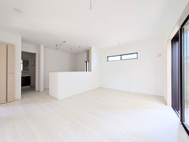 会話が弾むリビング、料理が愉しくなるキッチン、明日への活力を養うベッドルーム。家は暮らしを快適にする場所です。安らぎの日々にふさわしい最新設備・仕様を採用しました。