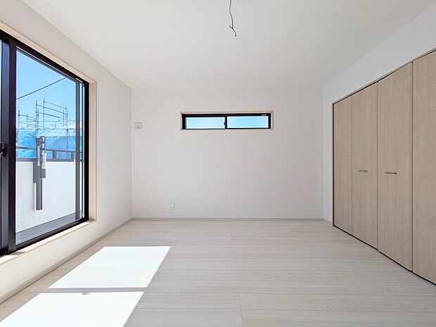 【寝室】充実した生活は伸びやかな居室空間から始まります。快適に・伸びやかに。心の潤いを求める方々へ。