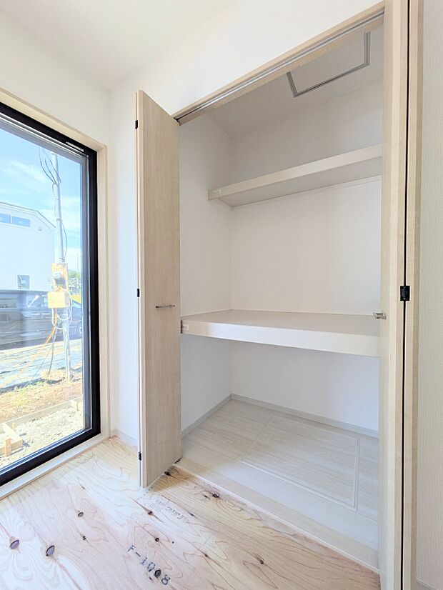 限られたスペースを有効に活用できる壁面クローゼット。