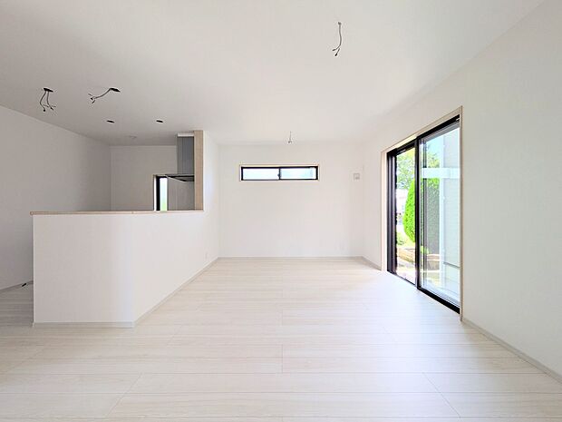 ここにはみんなが集い、食事と楽しい会話が始まる。話に夢中になりすぎて、ついつい時を忘れ夜半過ぎになってしまう。そんな束の間の幸せを感じさせてくれる場所でありたい.