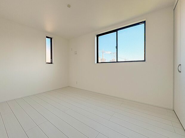 【寝室6.5帖】シンプルな内装はおしゃれのポイントです。シンプルは華美より飽きがこないからです。色や模様でおしゃれ感をだす。それがシンプルイズビューティーです。