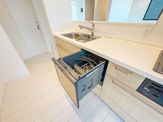 【ビルトイン食器洗浄乾燥機】食器洗いのわずらわしさから開放してくれる嬉しい設備。