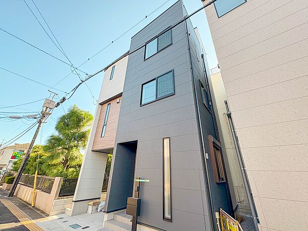 1号棟【外観】毎日の通勤・出張で新幹線や在来線を利用される方に、大宮駅のマルチアクセスは高い価値を提供します。駅からの平坦な道のりは、忙しい一日の終わりに安らぎを与えてくれます。