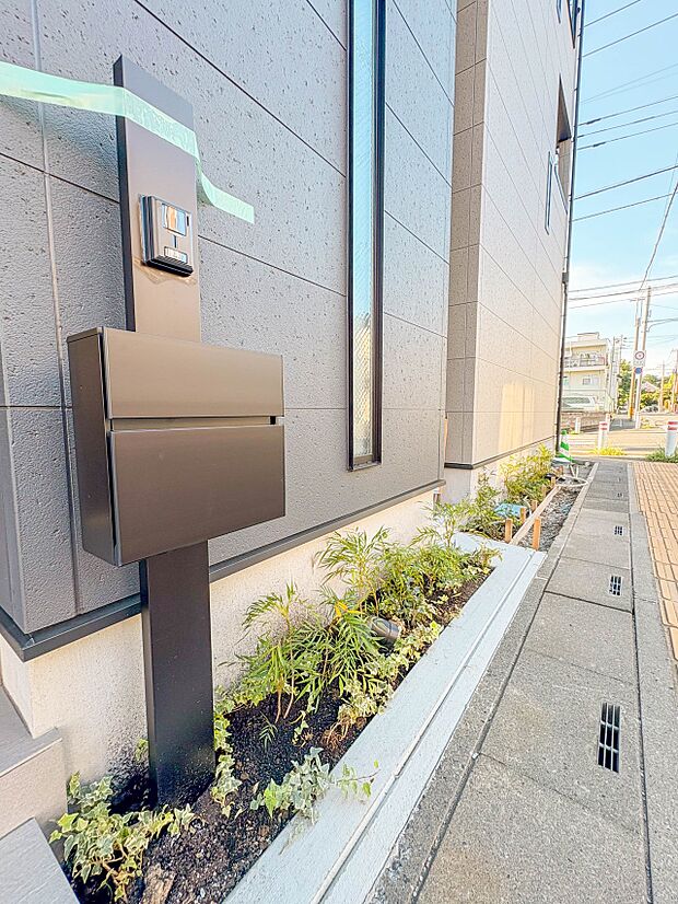 【外観】家族の温かさと陽光の暖かさ、楽しい毎日と明るい未来を予感させる「空間が織り成すひとつ先の住み心地」を演出します。