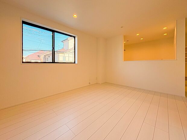 1号棟【LDK14.79帖】屋上庭園を備えた新築住宅。周囲の視線を気にせず、休日のランチや夜景を楽しめるプライベートな開放空間が、日々の生活にゆとりを生み出します。