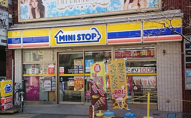 コンビニ 440m ミニストップ 北浦和西口店(冷たいスウィーツ、温かいスウィーツなどで有名な中堅コンビニ。コールドスウィーツがミニストップの看板商品です。できたてのおいしさを提供するミニス…