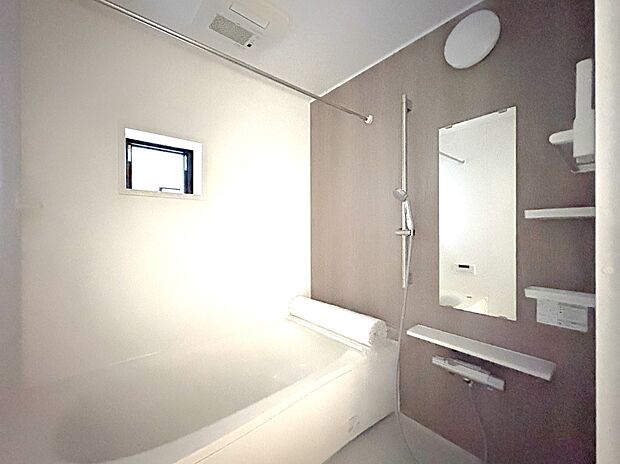 【1号棟 浴室】浴室乾燥暖房機能付き・1坪サイズのゆったりバスルーム