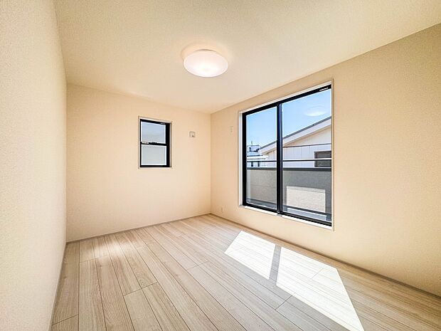 4号棟【洋室6.25帖】充実した生活は伸びやかな居室空間から始まります。快適に・伸びやかに。心の潤いを求める方々へ。