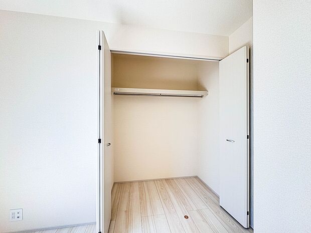 4号棟【収納】限られたスペースを有効に活用できる壁面クローゼット。