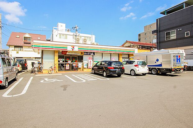 コンビニ 132m セブンイレブン