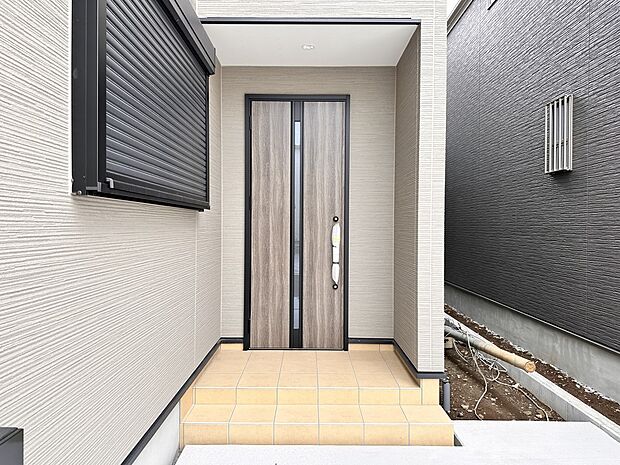 【B号棟 玄関】断熱防犯仕様の玄関ドア