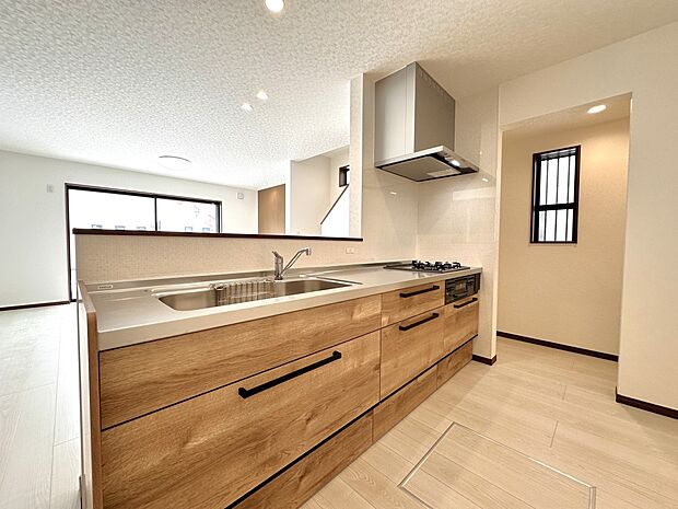 【B号棟 LDK17.5帖】オープンカウンター・リビングを見渡すキッチンスペース