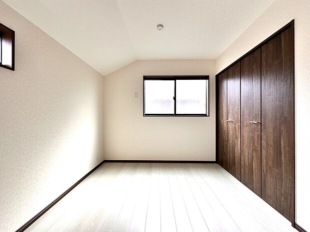 【B号棟 洋室 6帖】2階全室6帖以上(主寝室7.5帖)全室クローゼット収納完備