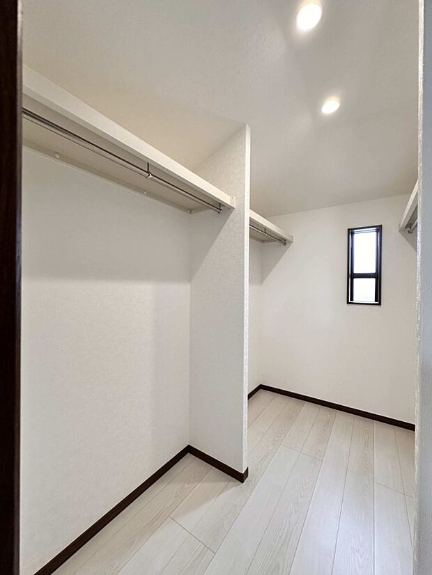 【B号棟ファミリークローク】2階に設けた、共有の大型クローク