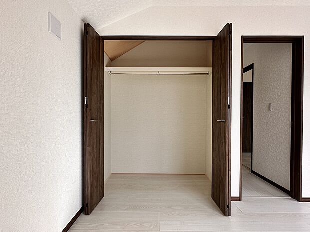 【B号棟 クローゼット】全室クローゼット収納完備・2階全室6帖以上(主寝室7.5帖)