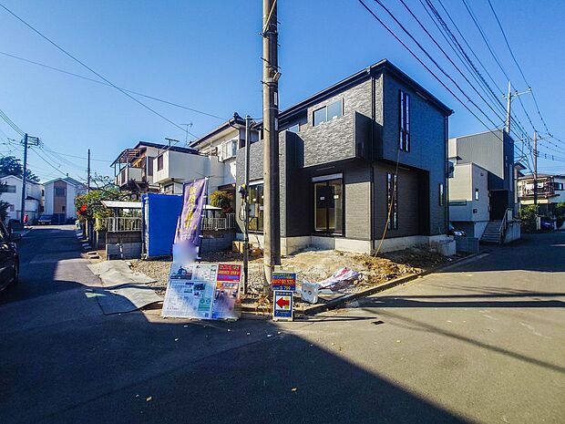 【外観】家は一生のお買物。自分ならではの家族ならではの、家にしたい。書斎を設ける。子どものプレイングルームを設ける。趣味のオーディオルームを設置する。夢を追うオンリーワンの家です。