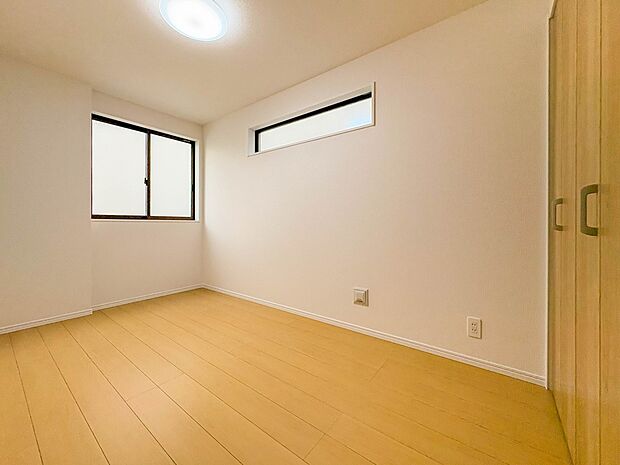 C号棟【子供部屋5.5帖】お子様のお部屋にぴったりなクロークを備えた洋室です。